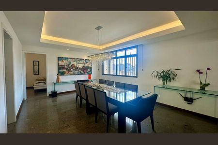 Apartamento à venda com 255m², 4 quartos e 4 vagas Apartamento à venda com 255m², 4 quartos e 4 vagasSala de Jantar