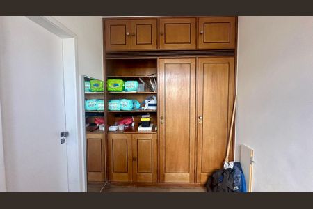 Apartamento à venda com 255m², 4 quartos e 4 vagas Apartamento à venda com 255m², 4 quartos e 4 vagasQuarto de Serviço