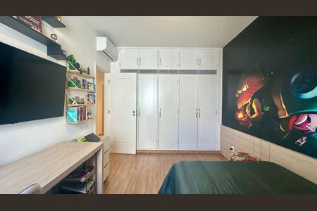 Apartamento à venda com 255m², 4 quartos e 4 vagas Apartamento à venda com 255m², 4 quartos e 4 vagasSuíte 1