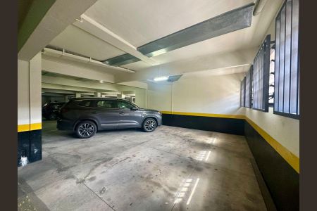 Apartamento à venda com 255m², 4 quartos e 4 vagas Apartamento à venda com 255m², 4 quartos e 4 vagasGaragem