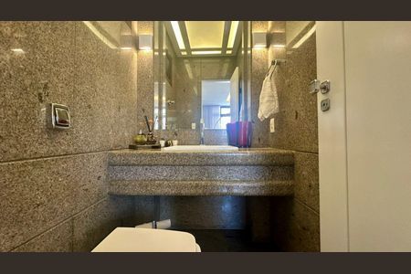 Apartamento à venda com 255m², 4 quartos e 4 vagas Apartamento à venda com 255m², 4 quartos e 4 vagasLavabo