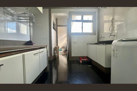 Apartamento à venda com 255m², 4 quartos e 4 vagas Apartamento à venda com 255m², 4 quartos e 4 vagasLavanderia