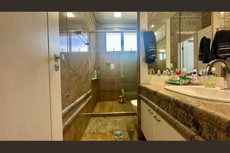 Apartamento à venda com 255m², 4 quartos e 4 vagas Apartamento à venda com 255m², 4 quartos e 4 vagasBanheiro