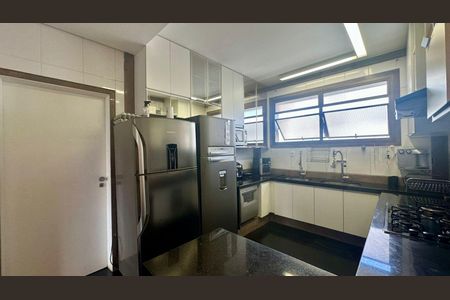 Apartamento à venda com 255m², 4 quartos e 4 vagas Apartamento à venda com 255m², 4 quartos e 4 vagasCozinha