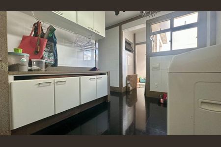 Apartamento à venda com 255m², 4 quartos e 4 vagas Apartamento à venda com 255m², 4 quartos e 4 vagasLavanderia