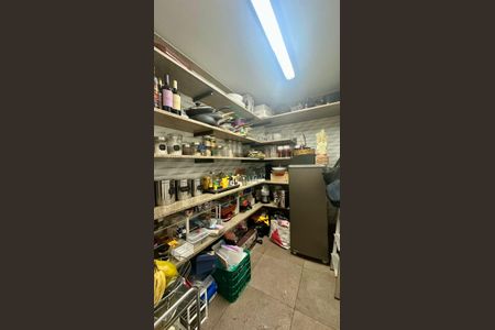 Apartamento à venda com 255m², 4 quartos e 4 vagas Apartamento à venda com 255m², 4 quartos e 4 vagasDespensa