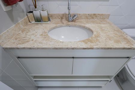 Apartamento à venda com 59m², 2 quartos e 1 vaga Apartamento à venda com 59m², 2 quartos e 1 vagaBanheiro da suíte
