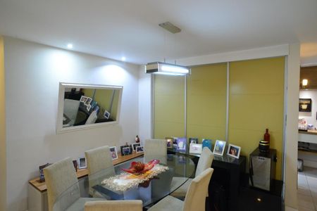 Sala de apartamento para alugar com 3 quartos, 130m² em Barra da Tijuca, Rio de Janeiro