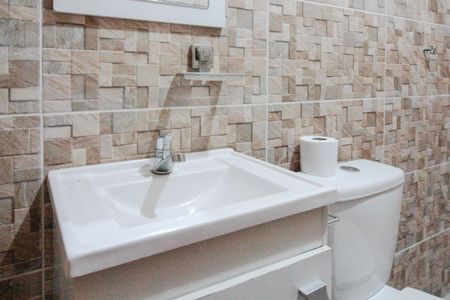 Casa à venda com 315m², 3 quartos e 2 vagas Casa à venda com 315m², 3 quartos e 2 vagasBanheiro da Área de Serviço