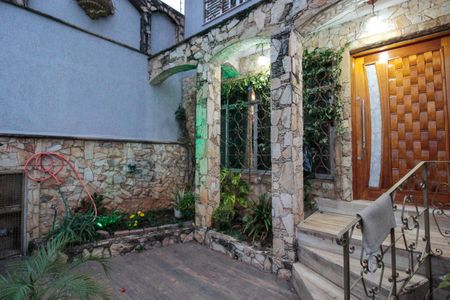 Casa à venda com 315m², 3 quartos e 2 vagas Casa à venda com 315m², 3 quartos e 2 vagasEntrada