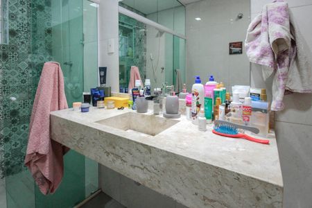 Casa à venda com 315m², 3 quartos e 2 vagas Casa à venda com 315m², 3 quartos e 2 vagasBanheiro Suíte