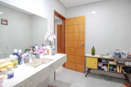 Casa à venda com 315m², 3 quartos e 2 vagas Casa à venda com 315m², 3 quartos e 2 vagasBanheiro Suíte
