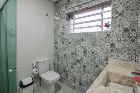 Casa à venda com 315m², 3 quartos e 2 vagas Casa à venda com 315m², 3 quartos e 2 vagasBanheiro Social