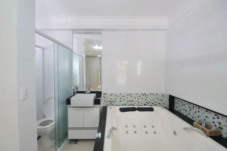 Apartamento para alugar com 185m², 3 quartos e 2 vagas Apartamento para alugar com 185m², 3 quartos e 2 vagasBanheiro Suíte 3