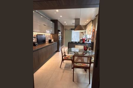 Apartamento à venda com 220m², 4 quartos e 3 vagas Apartamento à venda com 220m², 4 quartos e 3 vagasFoto 10