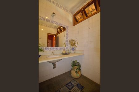 Casa à venda com 485m², 3 quartos e 6 vagas Casa à venda com 485m², 3 quartos e 6 vagasBanheiro de Serviço