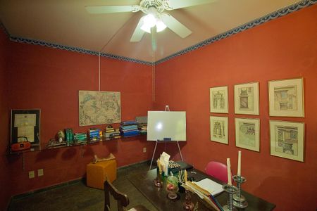 Casa à venda com 485m², 3 quartos e 6 vagas Casa à venda com 485m², 3 quartos e 6 vagasEscritório