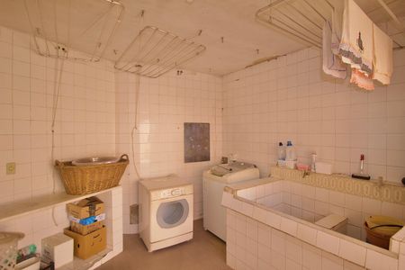 Casa à venda com 485m², 3 quartos e 6 vagas Casa à venda com 485m², 3 quartos e 6 vagasÁrea de Serviço