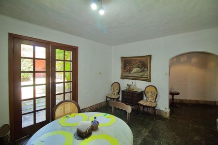 Casa à venda com 485m², 3 quartos e 6 vagas Casa à venda com 485m², 3 quartos e 6 vagasSala de Jantar