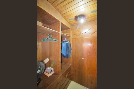 Casa à venda com 485m², 3 quartos e 6 vagas Casa à venda com 485m², 3 quartos e 6 vagasCloset da Suíte 2