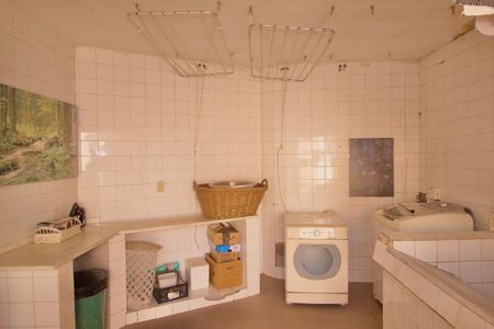 Casa à venda com 485m², 3 quartos e 6 vagas Casa à venda com 485m², 3 quartos e 6 vagasÁrea de Serviço