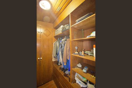 Casa à venda com 485m², 3 quartos e 6 vagas Casa à venda com 485m², 3 quartos e 6 vagasCloset da Suíte 1