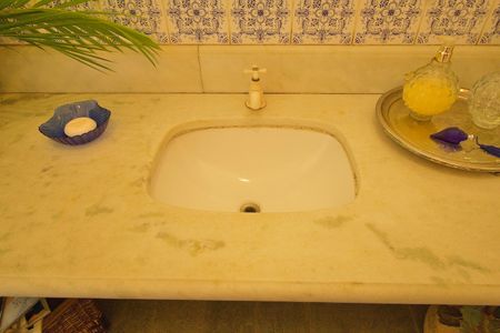 Casa à venda com 485m², 3 quartos e 6 vagas Casa à venda com 485m², 3 quartos e 6 vagasBanheiro de Serviço