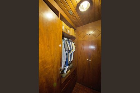 Casa à venda com 485m², 3 quartos e 6 vagas Casa à venda com 485m², 3 quartos e 6 vagasCloset da Suíte 1