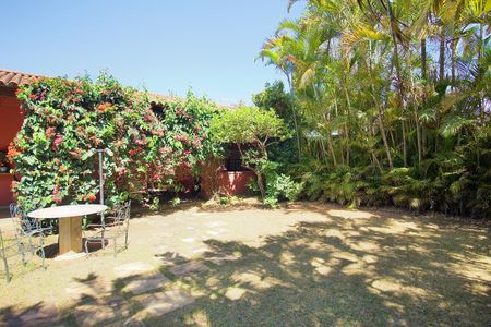 Casa à venda com 485m², 3 quartos e 6 vagas Casa à venda com 485m², 3 quartos e 6 vagasÁrea Externa