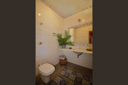 Casa à venda com 485m², 3 quartos e 6 vagas Casa à venda com 485m², 3 quartos e 6 vagasBanheiro de Serviço