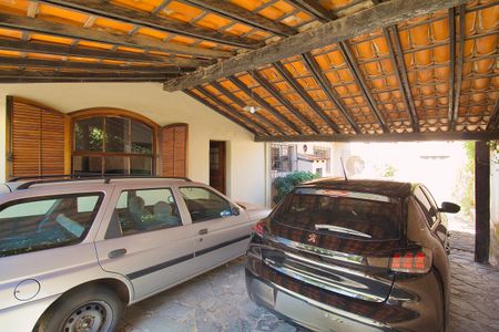 Casa à venda com 485m², 3 quartos e 6 vagas Casa à venda com 485m², 3 quartos e 6 vagasGaragem