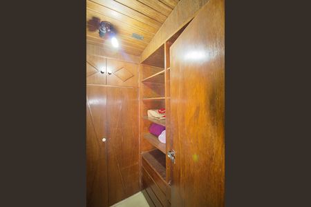 Casa à venda com 485m², 3 quartos e 6 vagas Casa à venda com 485m², 3 quartos e 6 vagasCloset da Suíte 2