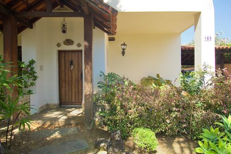 Casa à venda com 485m², 3 quartos e 6 vagas Casa à venda com 485m², 3 quartos e 6 vagasFachada