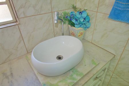 Casa à venda com 485m², 3 quartos e 6 vagas Casa à venda com 485m², 3 quartos e 6 vagasBanheiro da Suíte 2