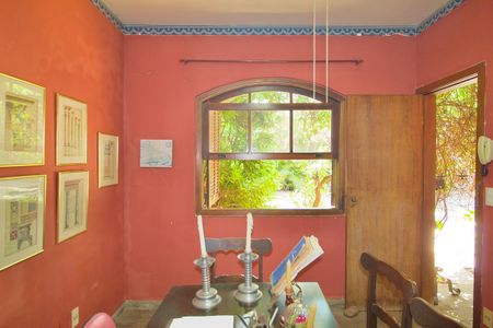 Casa à venda com 485m², 3 quartos e 6 vagas Casa à venda com 485m², 3 quartos e 6 vagasEscritório