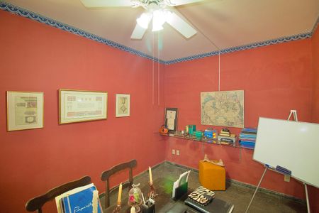 Casa à venda com 485m², 3 quartos e 6 vagas Casa à venda com 485m², 3 quartos e 6 vagasEscritório