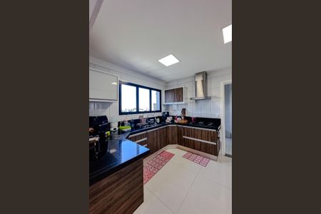 Apartamento para alugar com 240m², 3 quartos e 4 vagas Apartamento para alugar com 240m², 3 quartos e 4 vagasCozinha