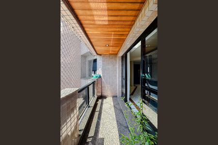 Apartamento para alugar com 240m², 3 quartos e 4 vagas Apartamento para alugar com 240m², 3 quartos e 4 vagasVaranda