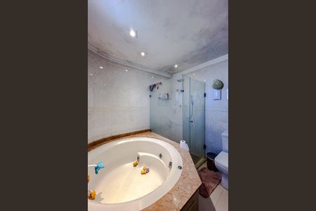 Apartamento para alugar com 240m², 3 quartos e 4 vagas Apartamento para alugar com 240m², 3 quartos e 4 vagasBanheiro da Suíte 1