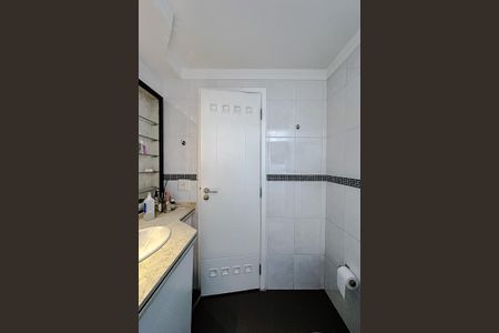 Apartamento para alugar com 240m², 3 quartos e 4 vagas Apartamento para alugar com 240m², 3 quartos e 4 vagasBanheiro da Suíte 2