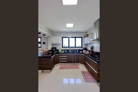 Apartamento para alugar com 240m², 3 quartos e 4 vagas Apartamento para alugar com 240m², 3 quartos e 4 vagasCozinha