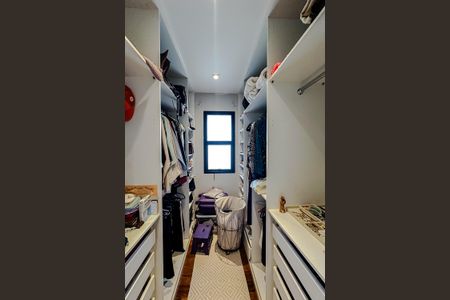 Apartamento para alugar com 240m², 3 quartos e 4 vagas Apartamento para alugar com 240m², 3 quartos e 4 vagasCloset da Suíte 1