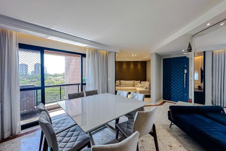 Apartamento para alugar com 240m², 3 quartos e 4 vagas Apartamento para alugar com 240m², 3 quartos e 4 vagasSala de Jantar