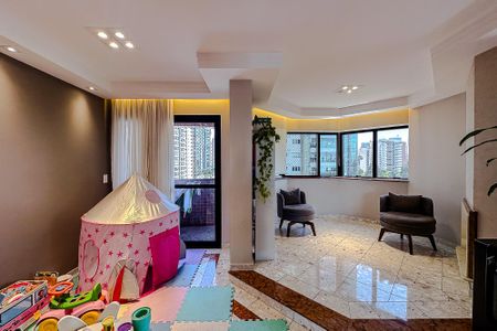 Apartamento para alugar com 240m², 3 quartos e 4 vagas Apartamento para alugar com 240m², 3 quartos e 4 vagasSala