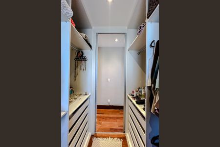 Apartamento para alugar com 240m², 3 quartos e 4 vagas Apartamento para alugar com 240m², 3 quartos e 4 vagasCloset da Suíte 1