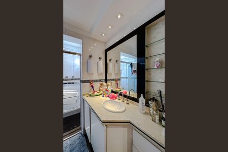 Apartamento para alugar com 240m², 3 quartos e 4 vagas Apartamento para alugar com 240m², 3 quartos e 4 vagasBanheiro da Suíte 2