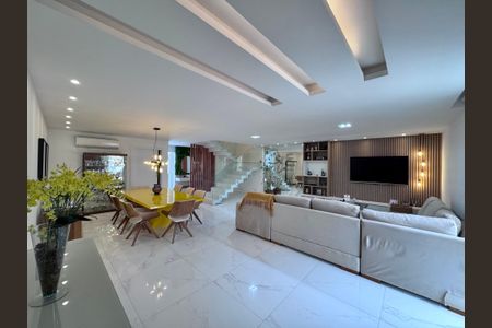 Sala de casa de condomínio à venda com 5 quartos, 407m² em Vargem Grande, Rio de Janeiro