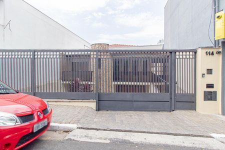 Casa à venda com 312m², 4 quartos e 8 vagas Casa à venda com 312m², 4 quartos e 8 vagasFachada