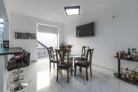 Casa à venda com 258m², 4 quartos e 6 vagas Casa à venda com 258m², 4 quartos e 6 vagasCozinha
