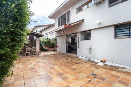 Casa à venda com 258m², 4 quartos e 6 vagas Casa à venda com 258m², 4 quartos e 6 vagasÁrea comum